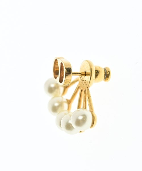 Christian Dior เจาะ