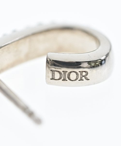 Christian Dior เจาะ