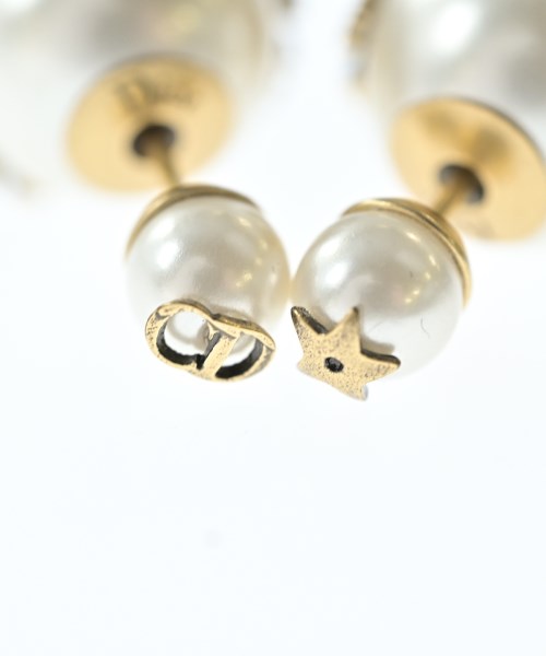 Christian Dior เจาะ