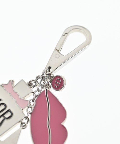 Christian Dior เครื่องประดับบนกระเป๋า