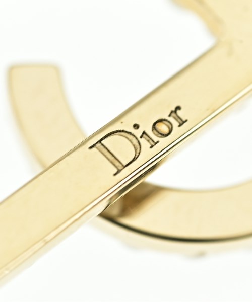 Christian Dior เจาะ