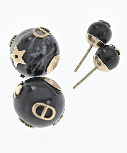 Christian Dior เจาะ