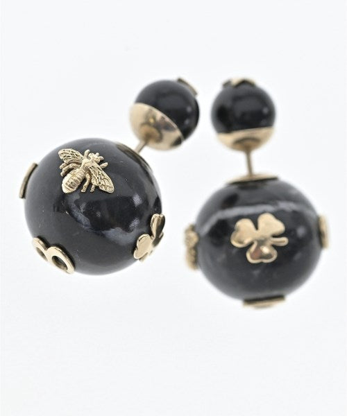 Christian Dior เจาะ
