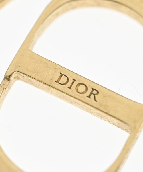 Christian Dior เจาะ