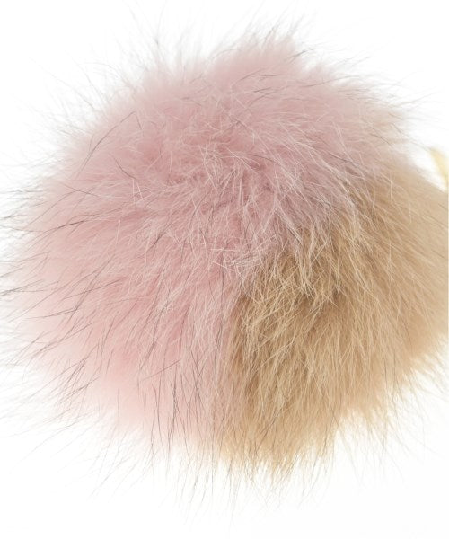 FENDI เครื่องประดับบนกระเป๋า