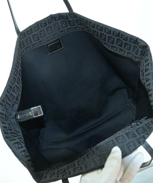 FENDI กระเป๋าถือขนาดใหญ่