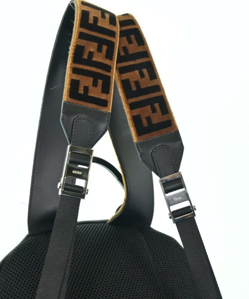 FENDI เป้สะพายหลัง