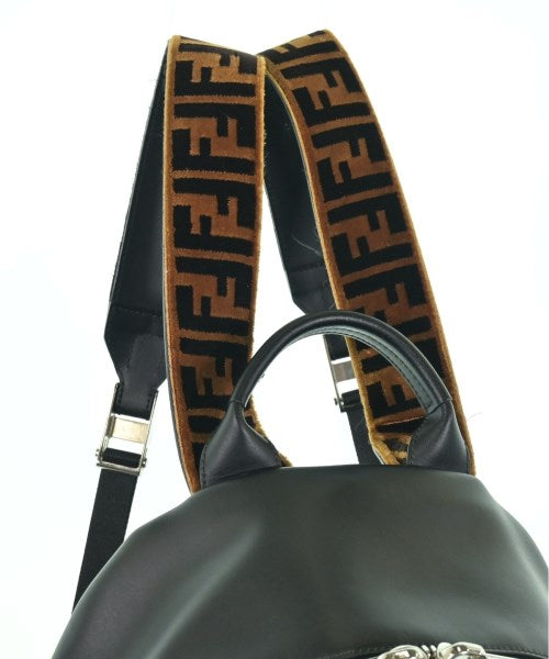 FENDI เป้สะพายหลัง