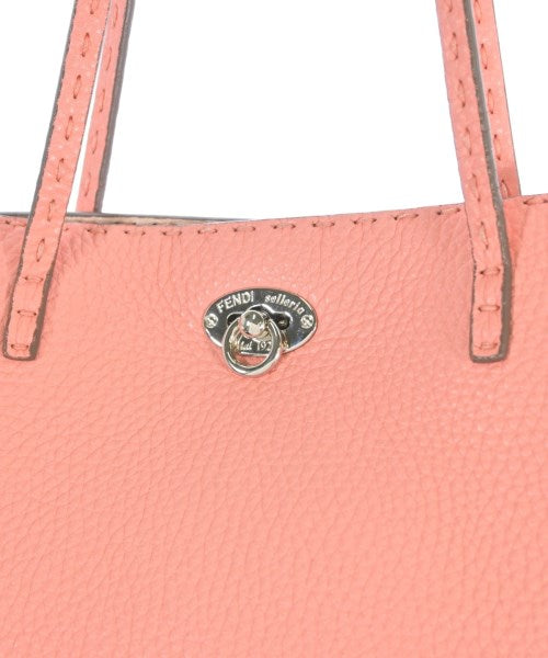 FENDI กระเป๋าถือขนาดใหญ่