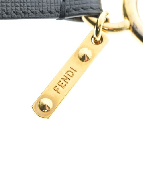 FENDI เครื่องประดับบนกระเป๋า