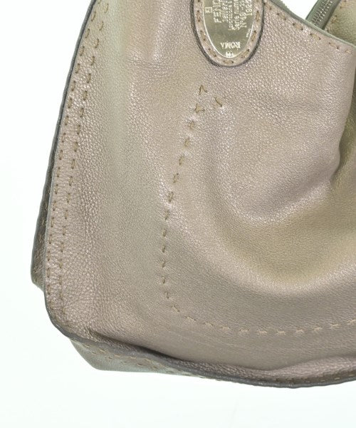 FENDI กระเป๋าถือ
