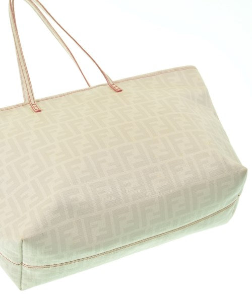 FENDI กระเป๋าถือขนาดใหญ่