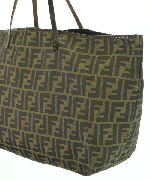 FENDI กระเป๋าถือขนาดใหญ่