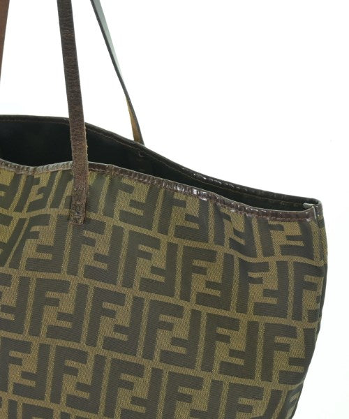 FENDI กระเป๋าถือขนาดใหญ่