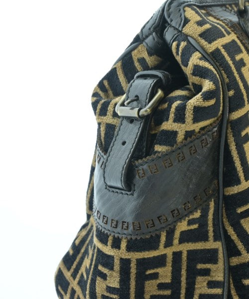 FENDI กระเป๋าถือขนาดใหญ่