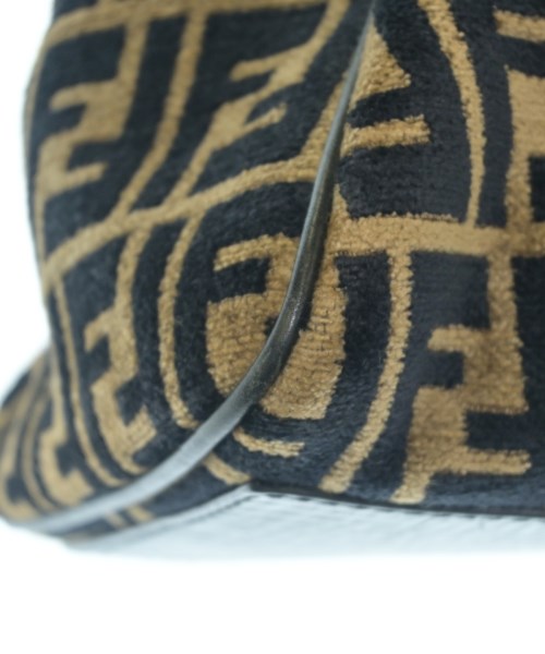 FENDI กระเป๋าถือขนาดใหญ่