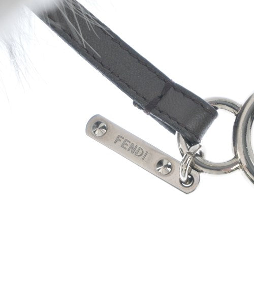 FENDI เครื่องประดับบนกระเป๋า