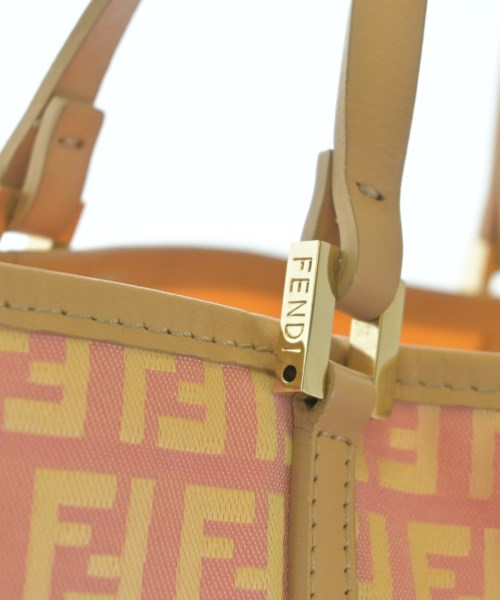 FENDI กระเป๋าถือขนาดใหญ่