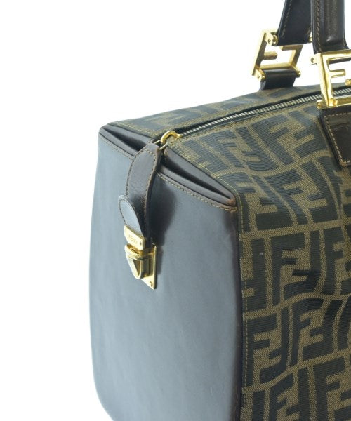 FENDI กระเป๋าใส่อุปกรณ์ขนาดใหญ่