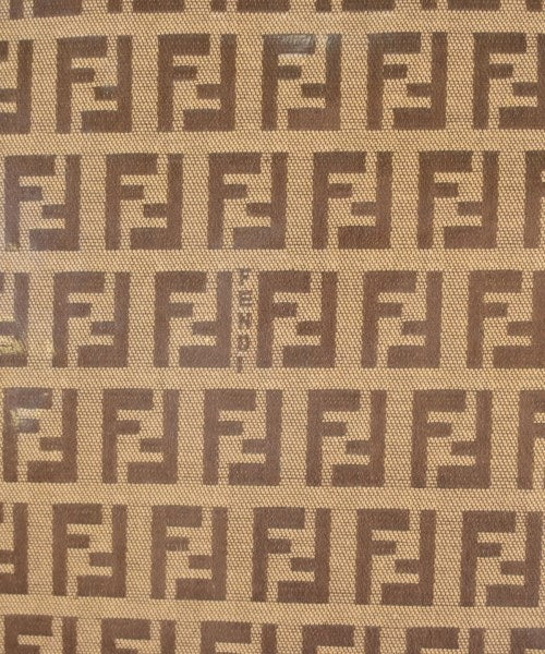 FENDI กระเป๋าถือขนาดใหญ่