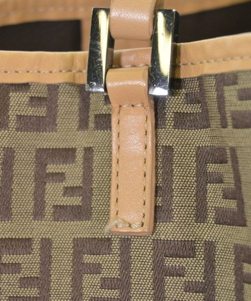 FENDI กระเป๋าถือขนาดใหญ่