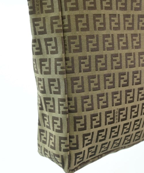 FENDI กระเป๋าถือขนาดใหญ่