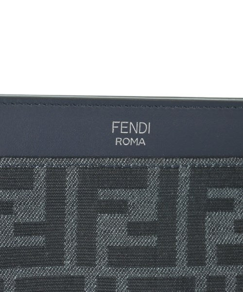 FENDI คลัตช์