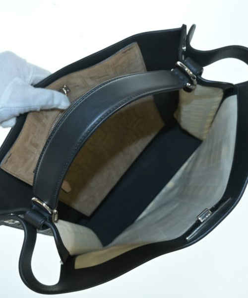 FENDI กระเป๋าถือขนาดใหญ่