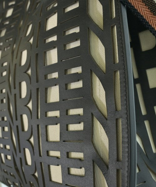 FENDI กระเป๋าถือขนาดใหญ่