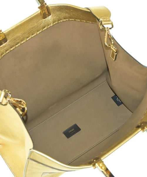 FENDI กระเป๋าถือขนาดใหญ่