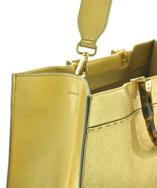 FENDI กระเป๋าถือขนาดใหญ่