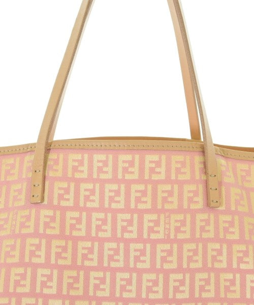 FENDI กระเป๋าถือขนาดใหญ่