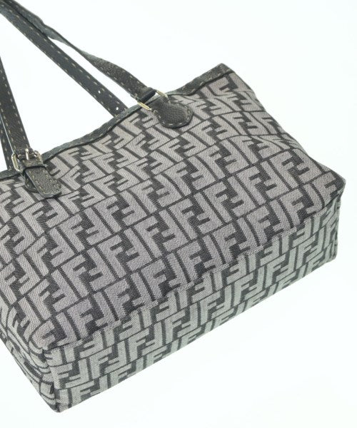 FENDI กระเป๋าถือขนาดใหญ่