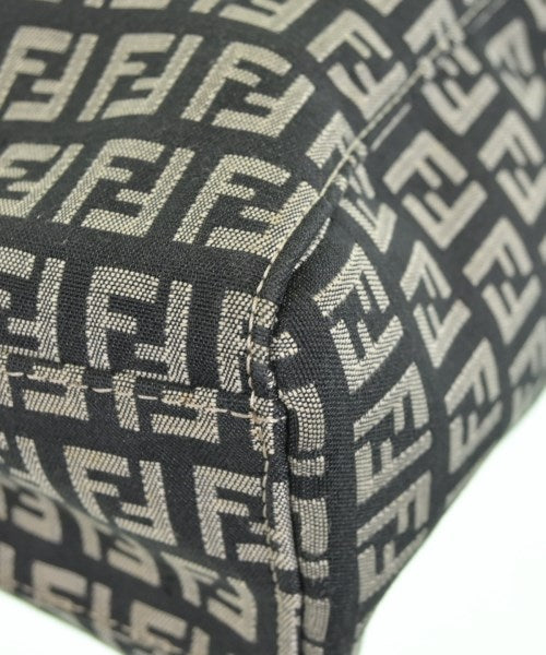 FENDI กระเป๋าถือขนาดใหญ่