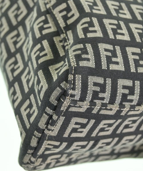 FENDI กระเป๋าถือขนาดใหญ่