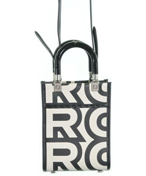 FENDI กระเป๋าถือขนาดใหญ่