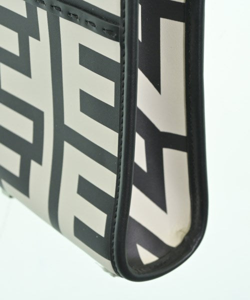 FENDI กระเป๋าถือขนาดใหญ่