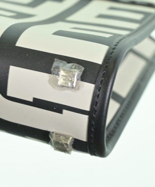 FENDI กระเป๋าถือขนาดใหญ่