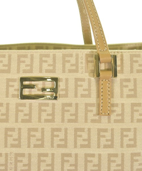 FENDI กระเป๋าถือขนาดใหญ่