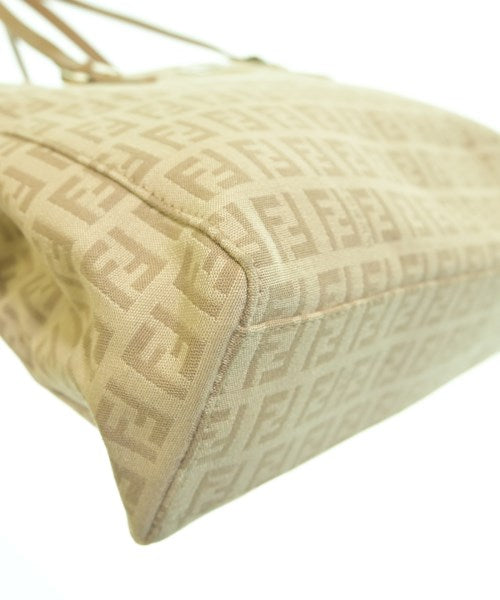 FENDI กระเป๋าถือขนาดใหญ่