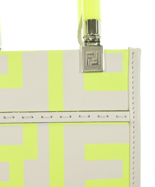 FENDI กระเป๋าถือขนาดใหญ่