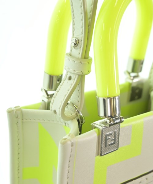 FENDI กระเป๋าถือขนาดใหญ่