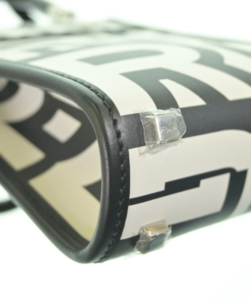 FENDI กระเป๋าถือขนาดใหญ่