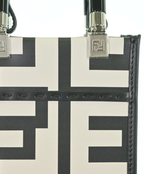 FENDI กระเป๋าถือขนาดใหญ่