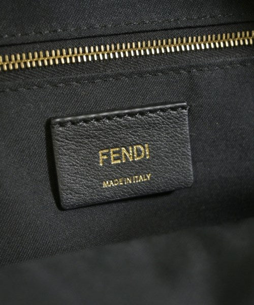 FENDI เป้สะพายหลัง