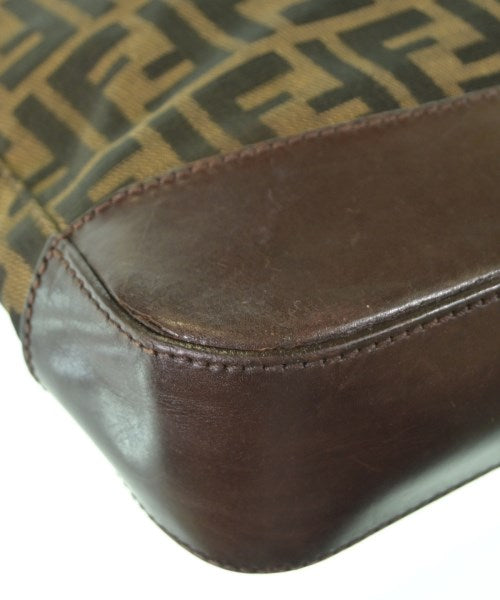 FENDI กระเป๋าถือขนาดใหญ่