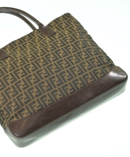 FENDI กระเป๋าถือขนาดใหญ่