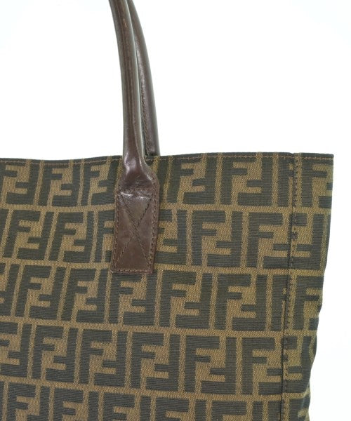 FENDI กระเป๋าถือขนาดใหญ่