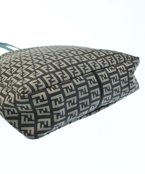 FENDI กระเป๋าถือขนาดใหญ่