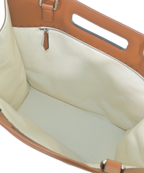 FENDI กระเป๋าถือขนาดใหญ่